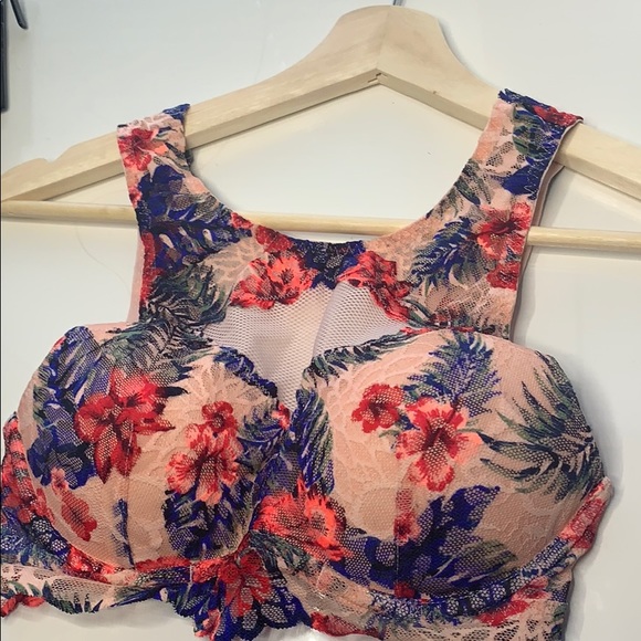 Pink victorious secret bralett - Picture 2 of 5